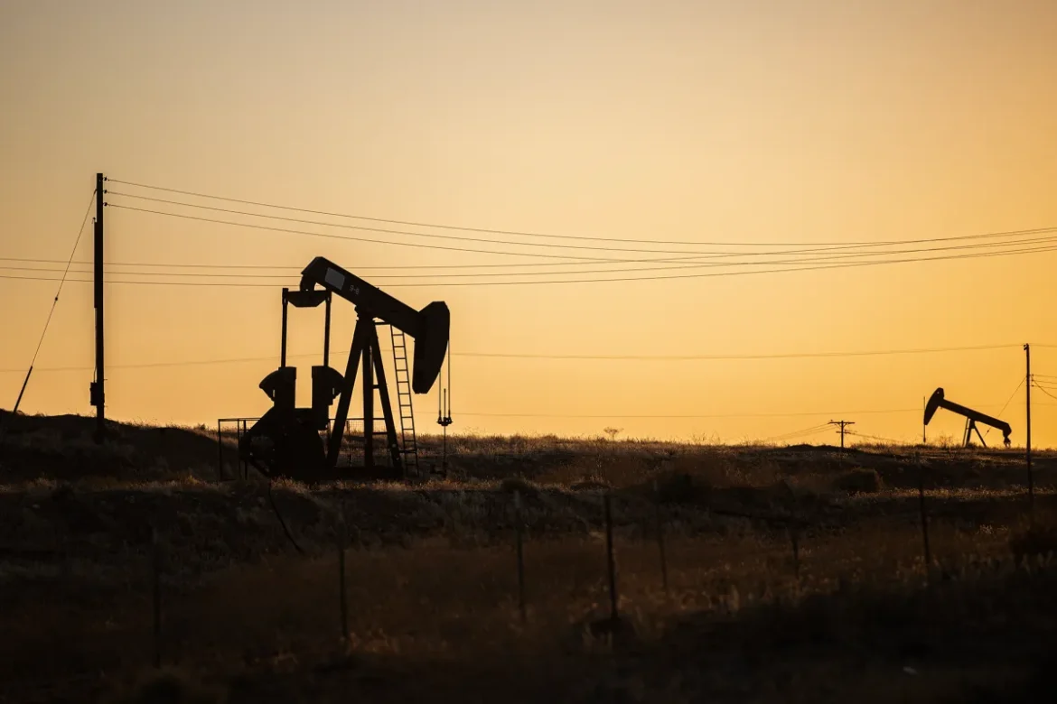 070622_OilField_LV_CM_009